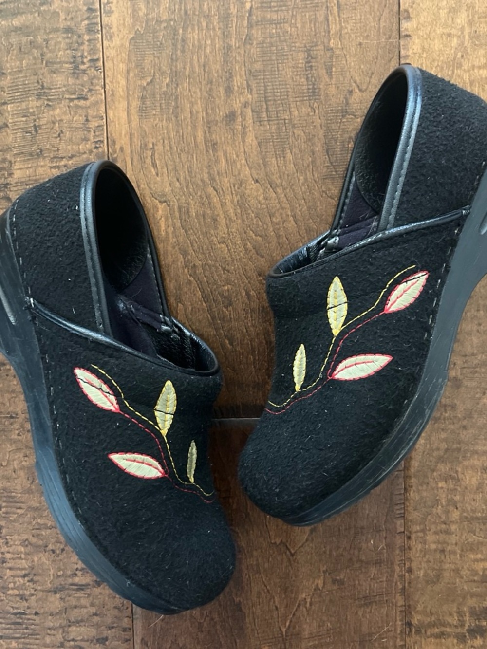 Dansko black boiled wool felt clogs with embroidered leaves EU 38 US 8